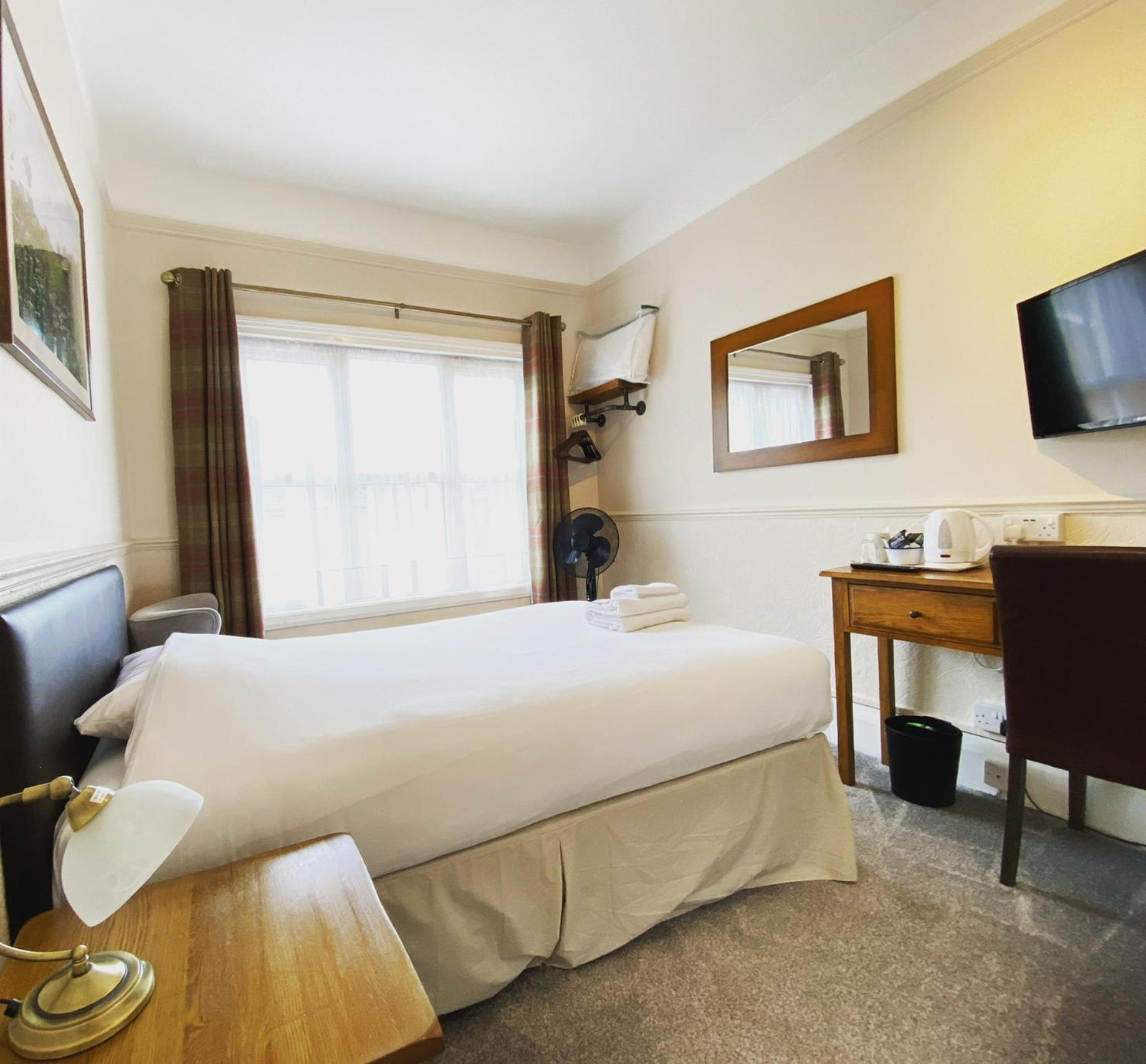 Fairlawns Guest House บันเบอรี ภายนอก รูปภาพ